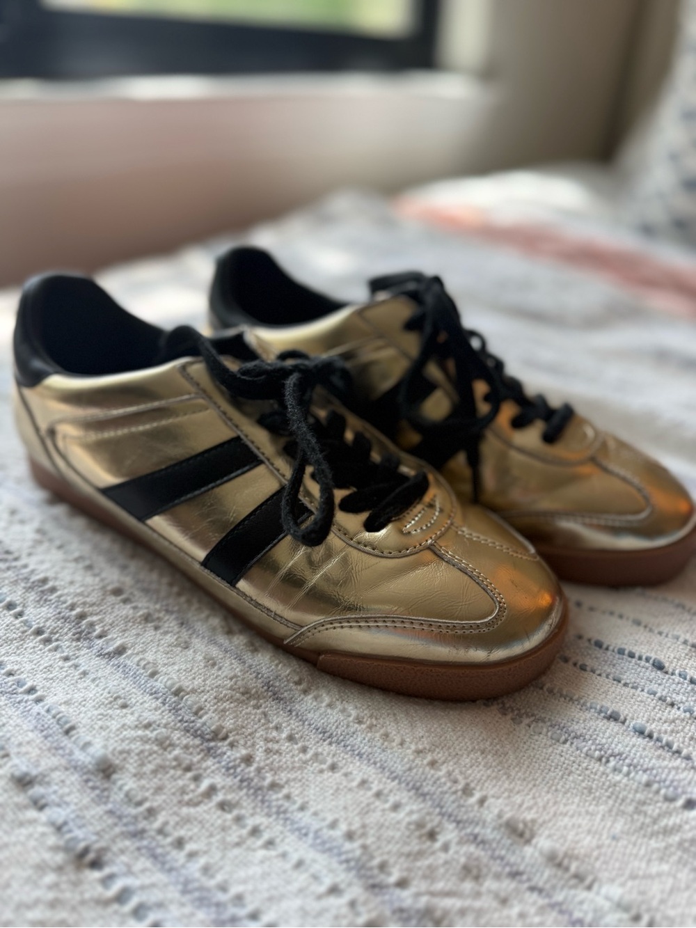 Steve Madden Nirvanna Metallic Gold Sneakers with Black Stripes 8.5 - Picture 5 of 7